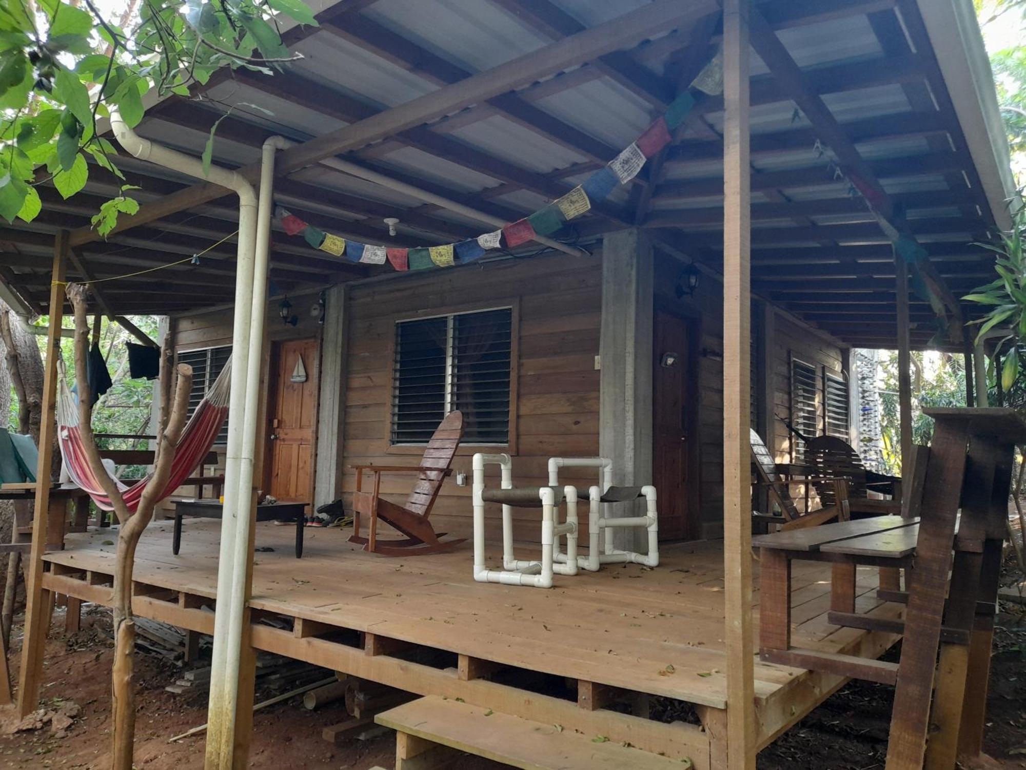 Apartments Chez Milady Utila Exteriör bild