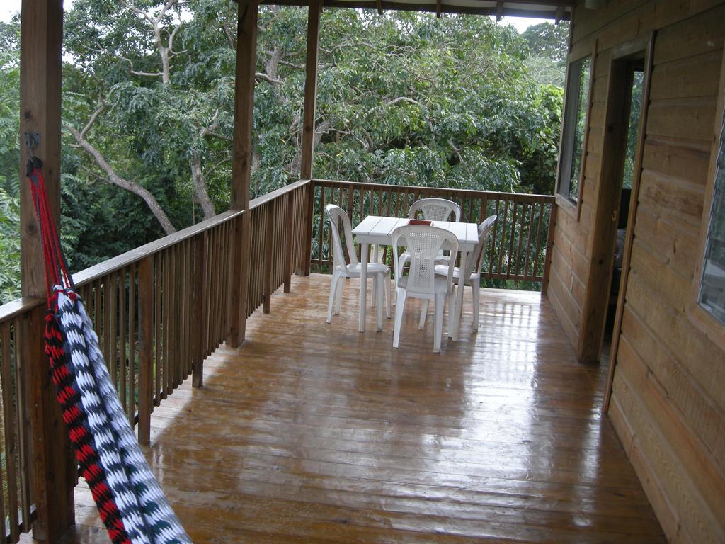 Apartments Chez Milady Utila Exteriör bild