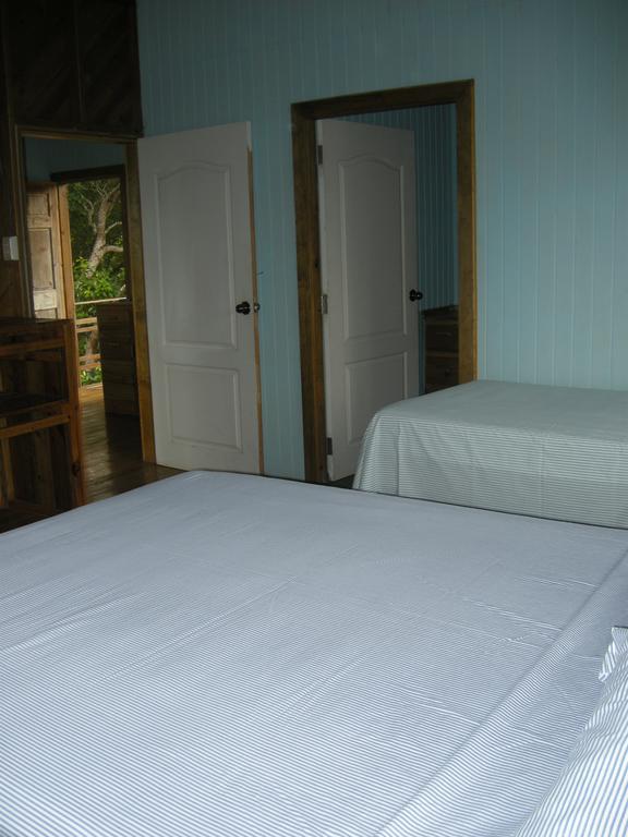 Apartments Chez Milady Utila Exteriör bild